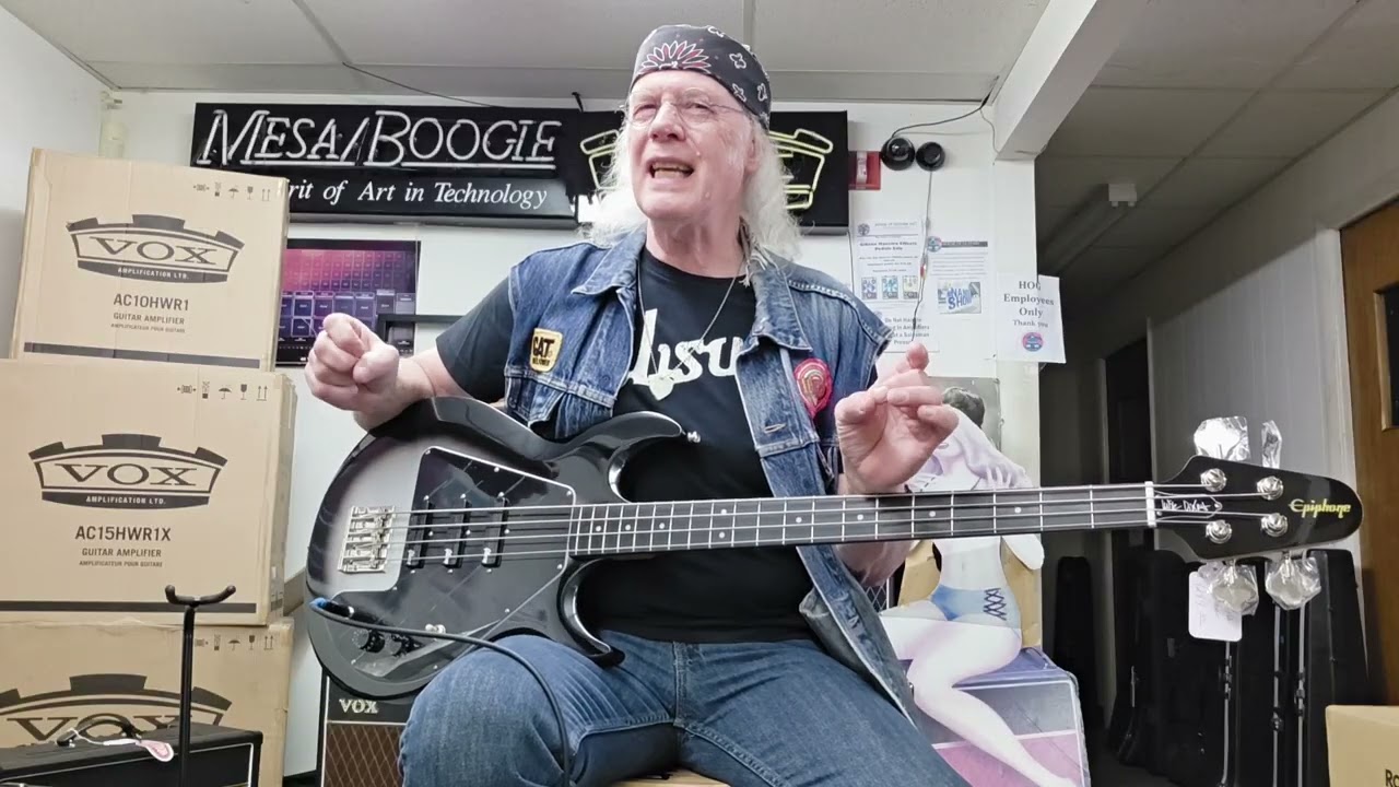 Demo of the Epiphone Mike Dirnt G3