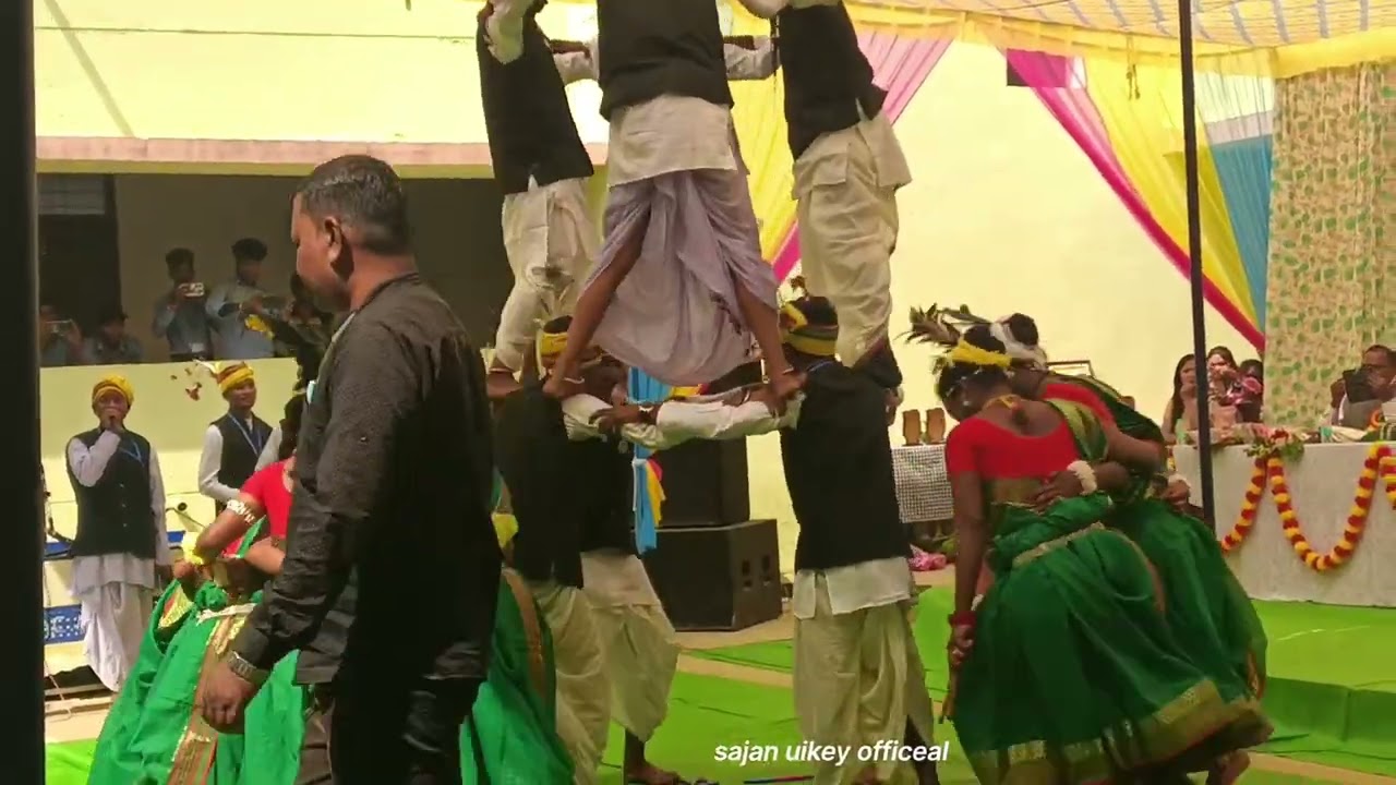  दो दिवसीय सेमीनार आदिवासी गौरव दिवस केअवसर में छात्र छात्राओ द्वारा सैला नृत्य डांस किया गया।