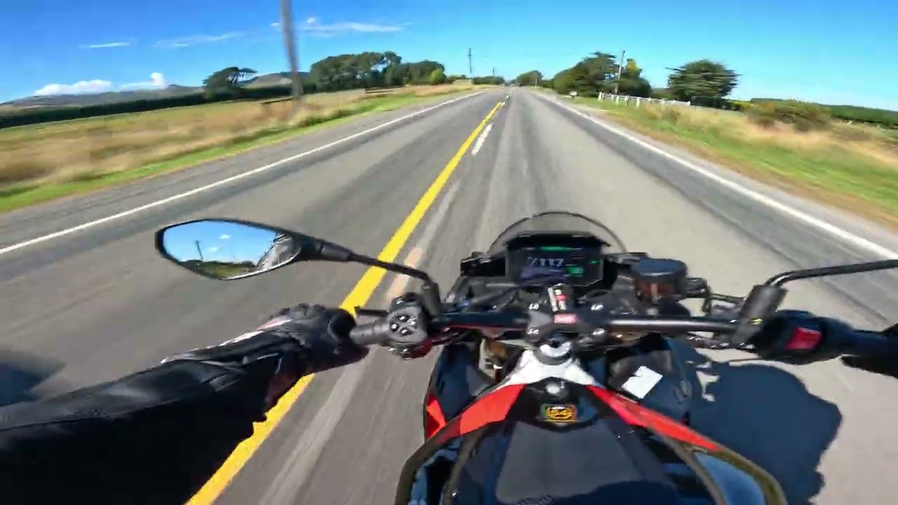 Why the Aprilia Tuono V4 throttle Response makes every other bike feel slow
