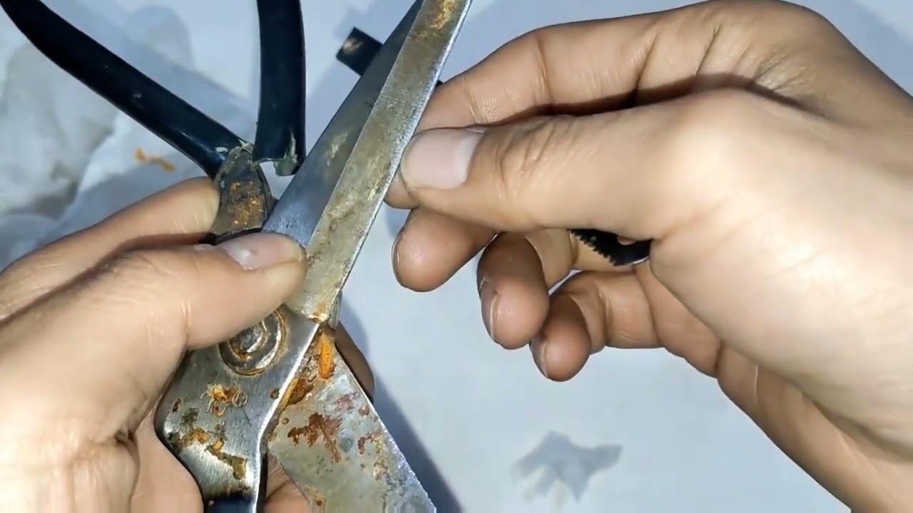 剪刀好长时间不用生锈变钝，不用买新的，不用找师傅磨，一招锋利 #技术分享 #剪刀变钝 #科普知识 #生活妙招分享 #小发明大作用