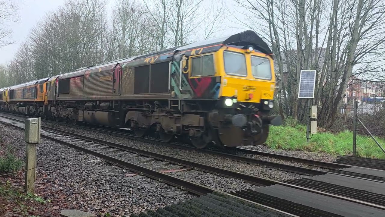 Class 66 x3 convoy works train from westbury.