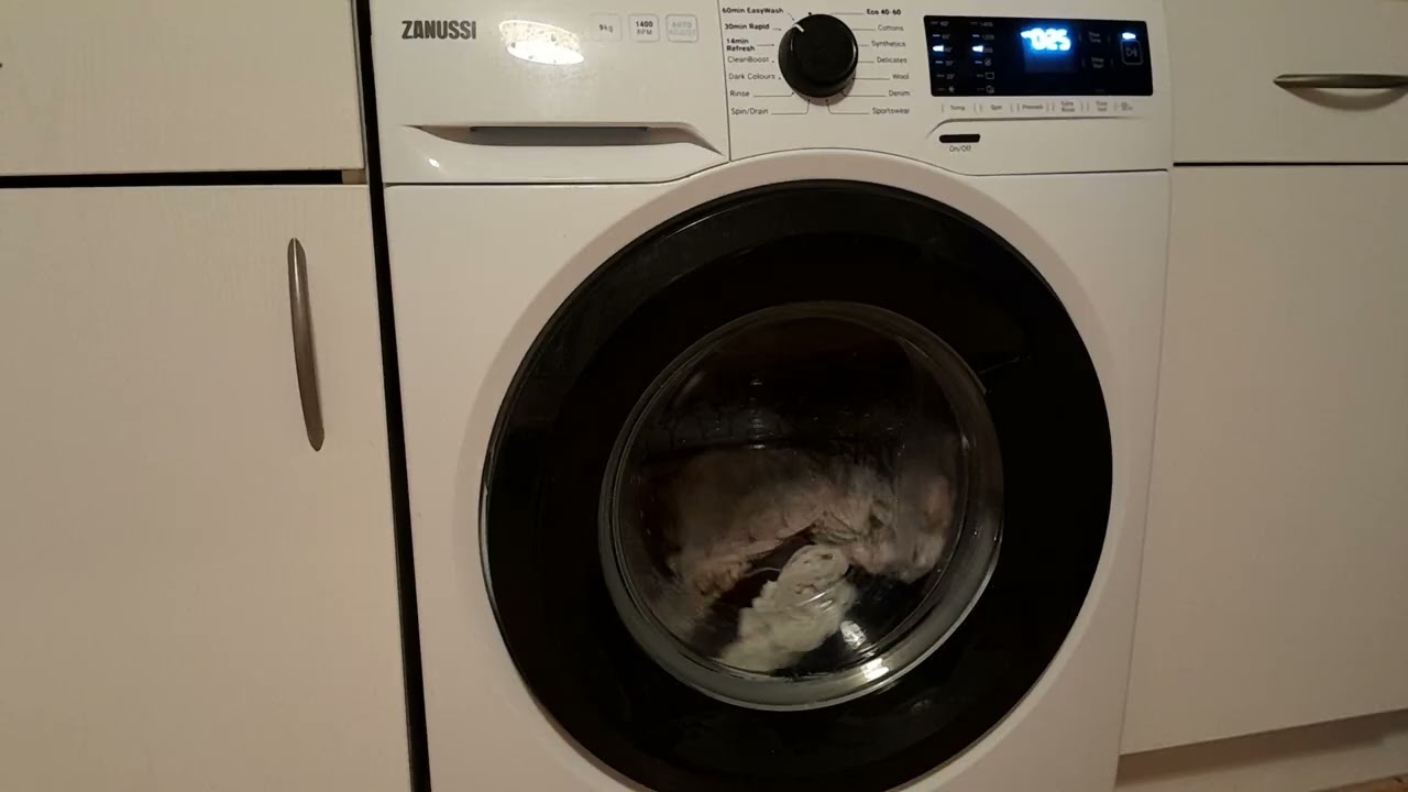 👕Just the washing machine.🪣💧Nothing else. #DomesticPoetry #OrdinaryLife #SilentWatching #AntiContent