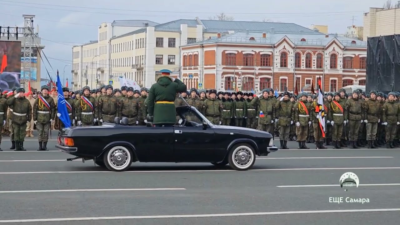 Парад Памяти 7 ноября в Самаре на площади Куйбышева.