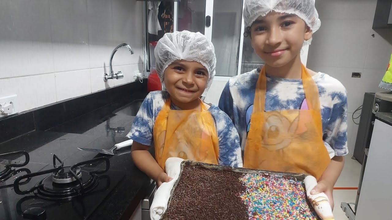 Na cozinha com a Lorena e a Yasmin🎂🍰
