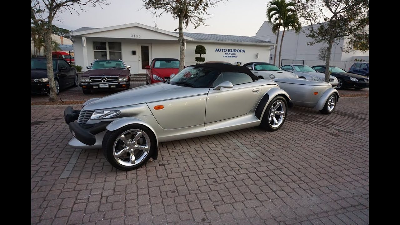 Это настоящее чудо, что этот Plymouth Prowler 2000 года с заводским прицепом вообще был построен ...