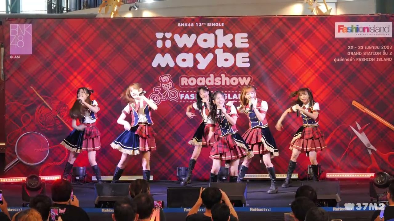 BNK48 - Iiwake Maybe @ BNK48 13th 