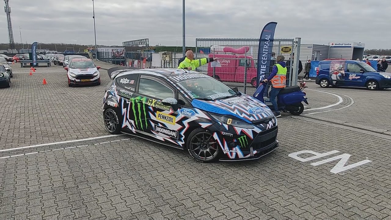 AUTO'S ARRIVEREN OP HART VOOR AUTO'S ASSEN 2023