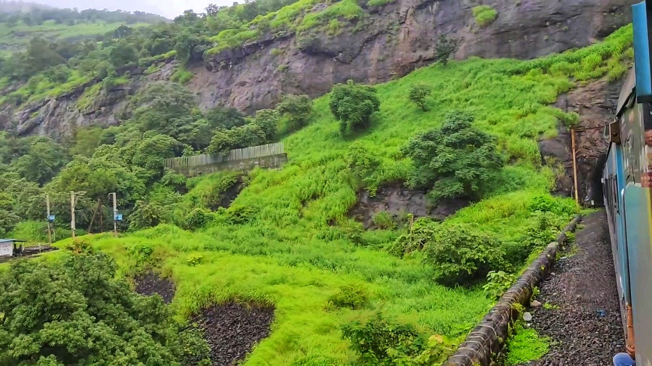 Pragati Express Full Journey | Pune to Mumbai Train Journey | Pragati Express vlog