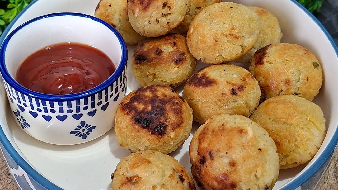 15 min मे बनाए पोहा से मजेदार नास्ता 😍 #recipe #pizzabombs #snacks #cookingwithseema 