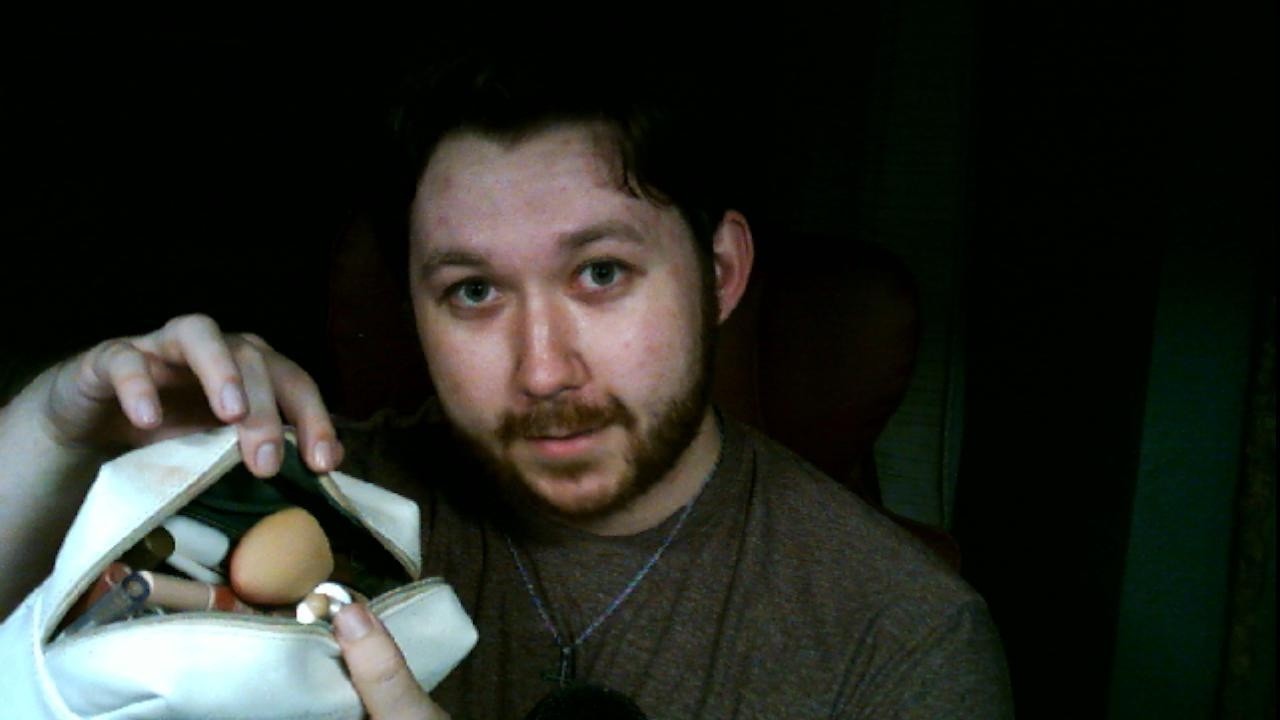 Rummaging through my Girlfriends makeup bag! Extremly Tingly!