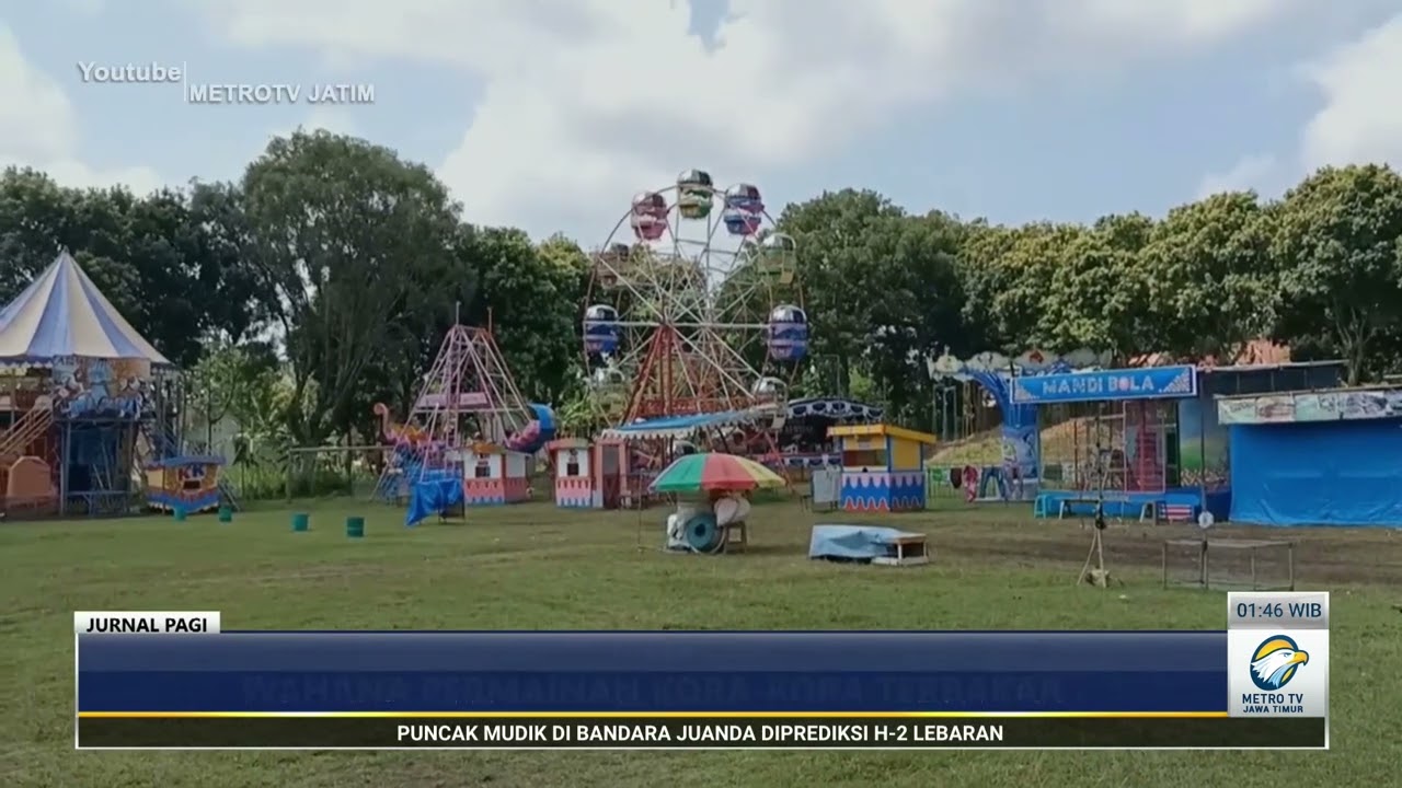Wahana permainan kora-kora terbakar