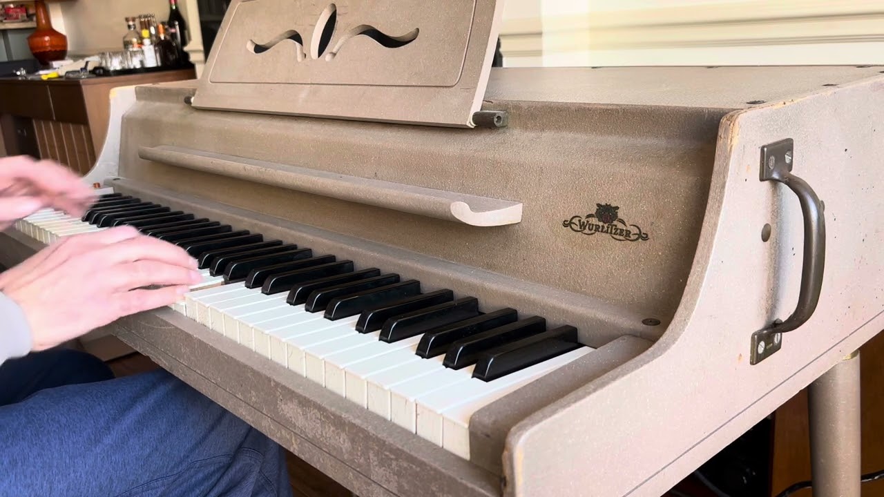 Vintage 1960s Wurlitzer 140B Electric Piano