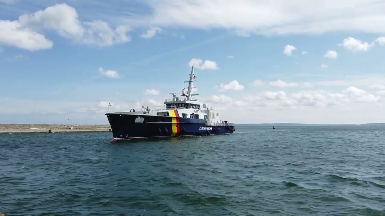 ZOLLKREUZER 13009 (FEHMARN) NACH DER SEEERPROBUNG EINLAUFEND IN DEN SASSNITZER HAFEN. - 18.06.2025