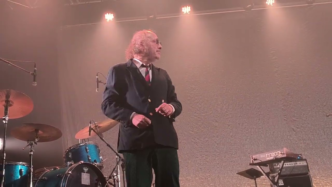 Moment Parfait par Katerine en duo avec J. Armanet - Le Cent quatre Paris - mercredi 11/03/2026