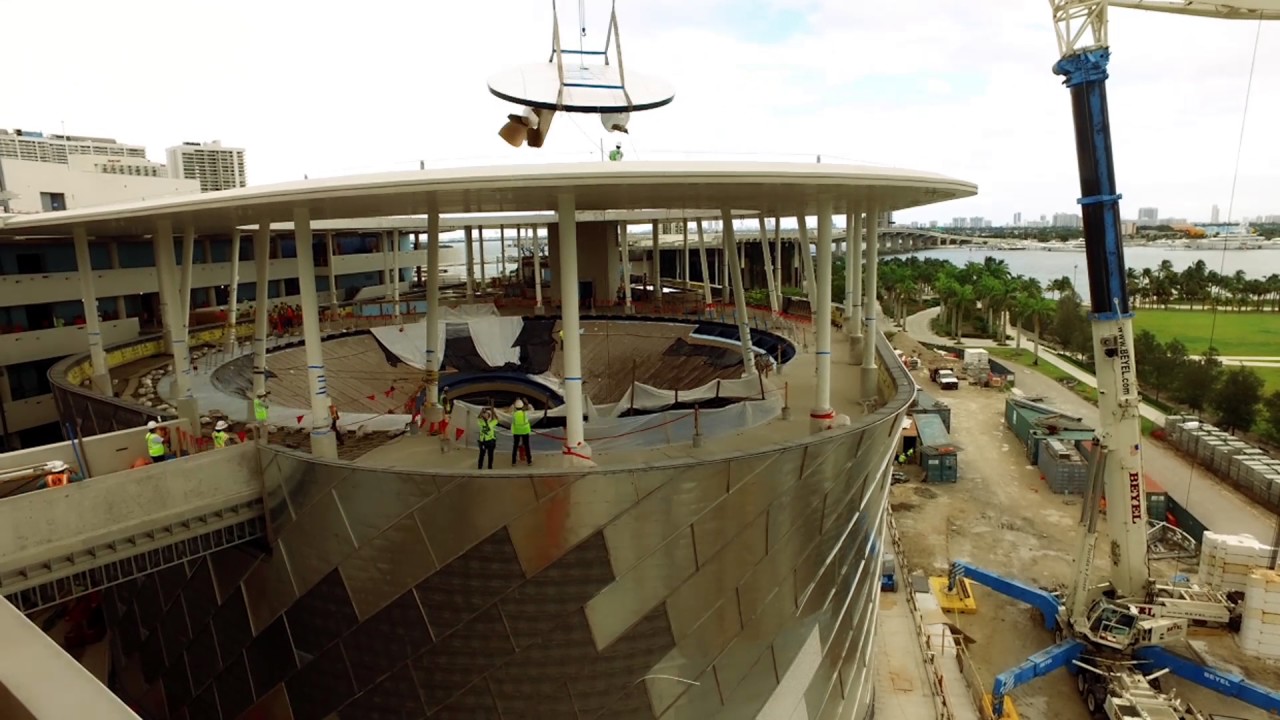 The Installation of the Frost Science Gulf Stream Aquarium Oculus
