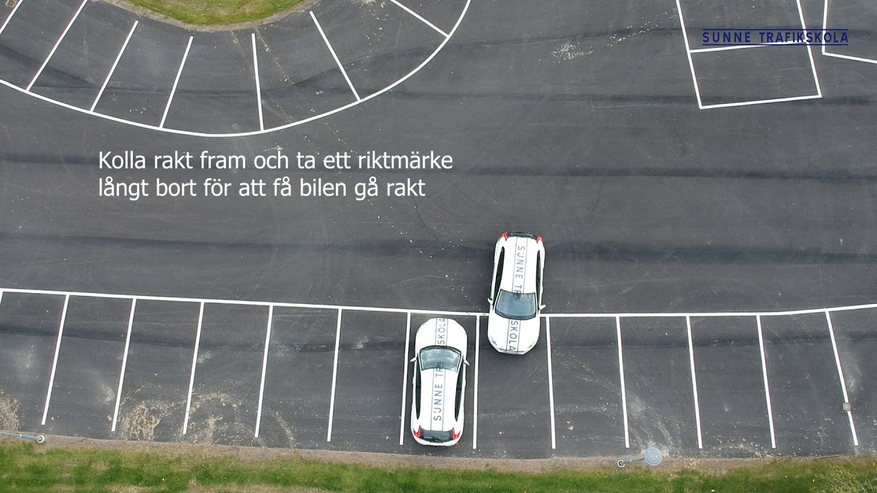 Parkering hitom bilen med fronten först