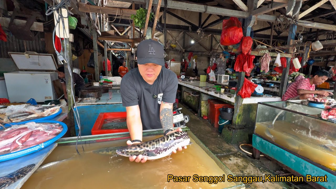 PASAR SENGGOL SANGGAU,KALIMATAN BARAT // SUASANA PASAR SENGGOL TEBING SUNGAI KAPUAS…//