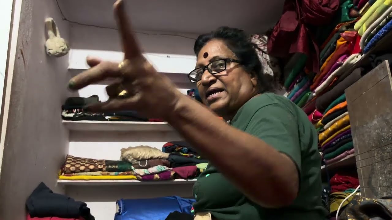 ఒక్కడు ఇలా మొహం పెట్టుకుంటున్నాడు 