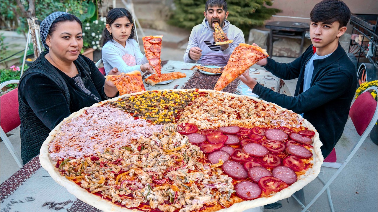 Гигантская пицца 5 в 1 на Садже: готовим в деревне на дровах 🍕🔥