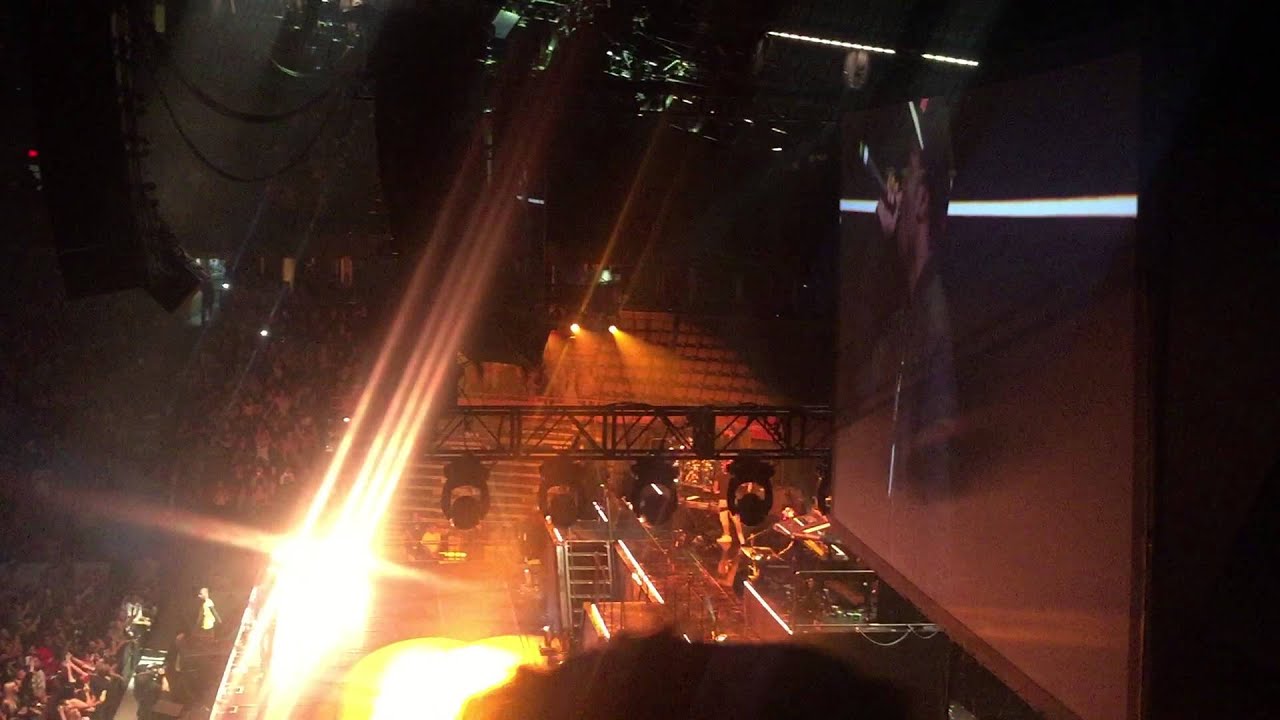 Nicki Minaj Pinkprint Tour - All Eyes on You (with Meek Mill) - Live in Edmonton