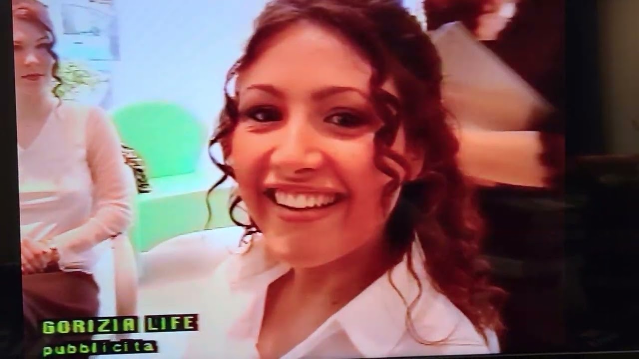 2002 aprile la bellissima parrucchiera roby archivio di robytv Goriziatv voce di Pasquale