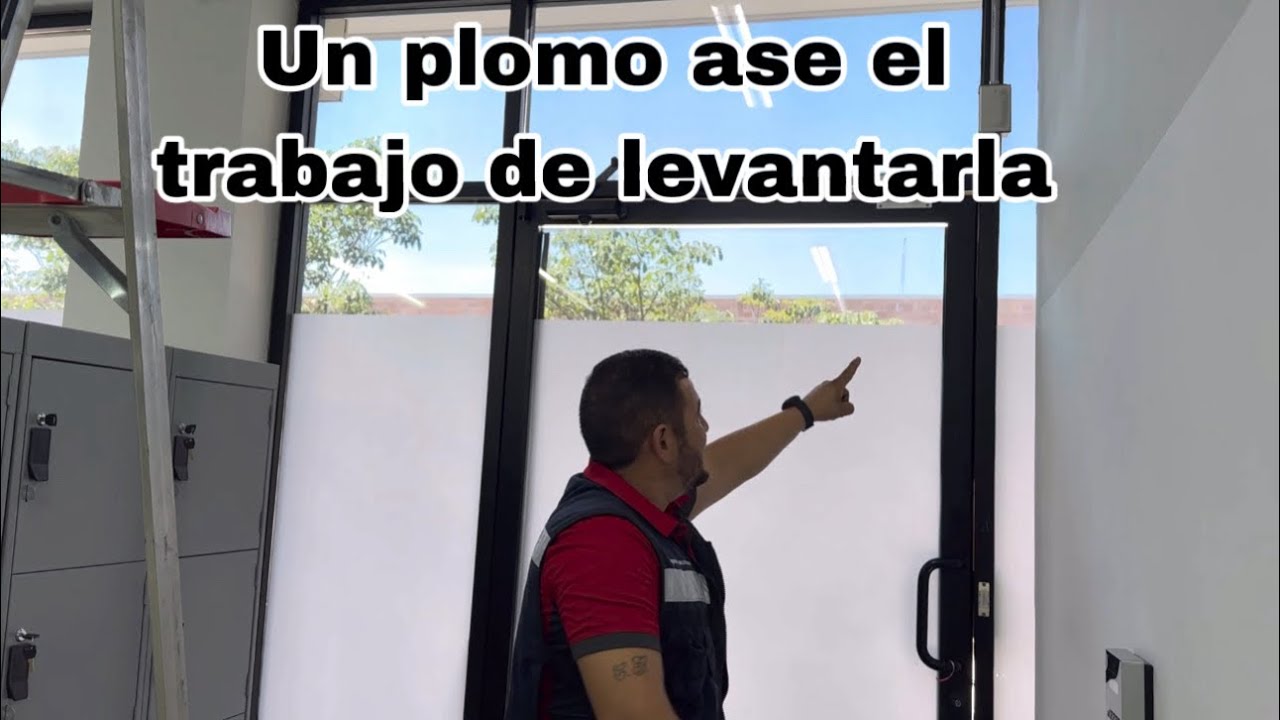 Cómo calzar o levantar una puerta de aluminio y vidrio