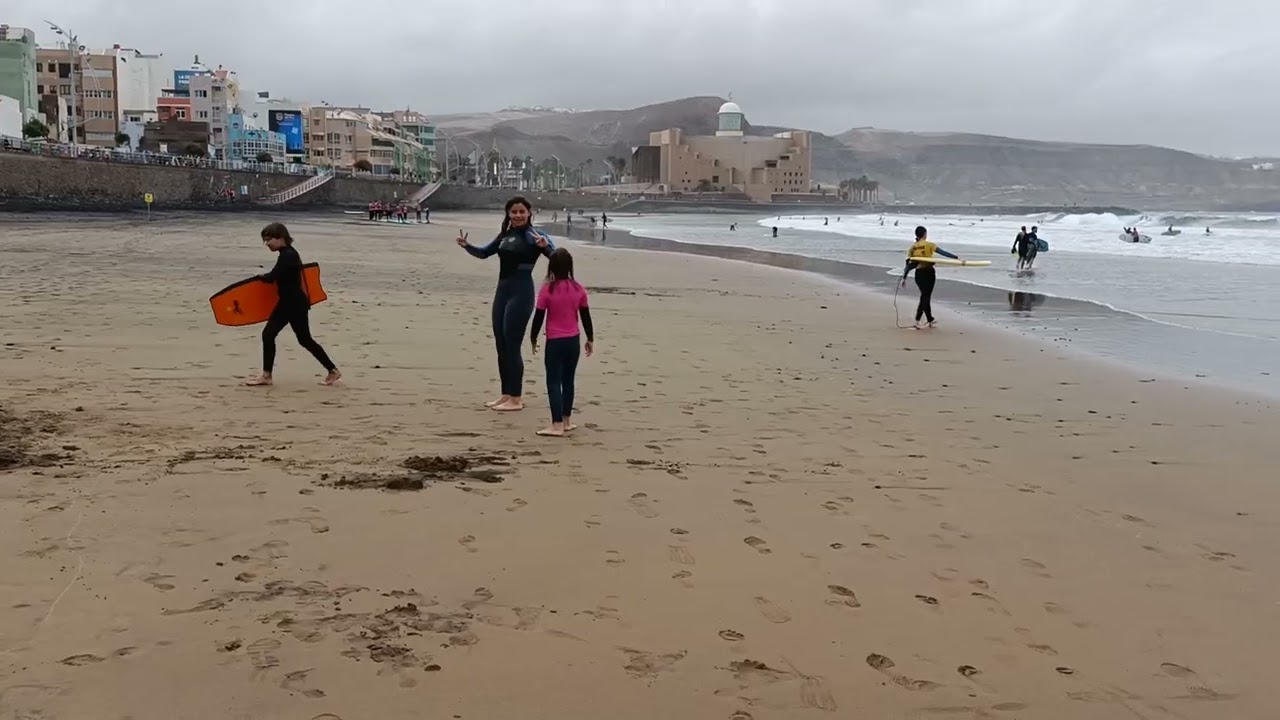 Gran Canaria, Playa de Las Canteras. Surfing in december