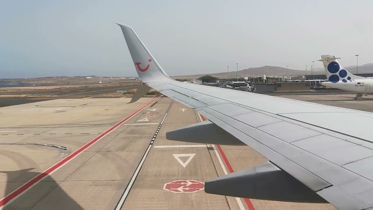 Tuifly Boeing 737-800 departure from Fuerteventura Airport