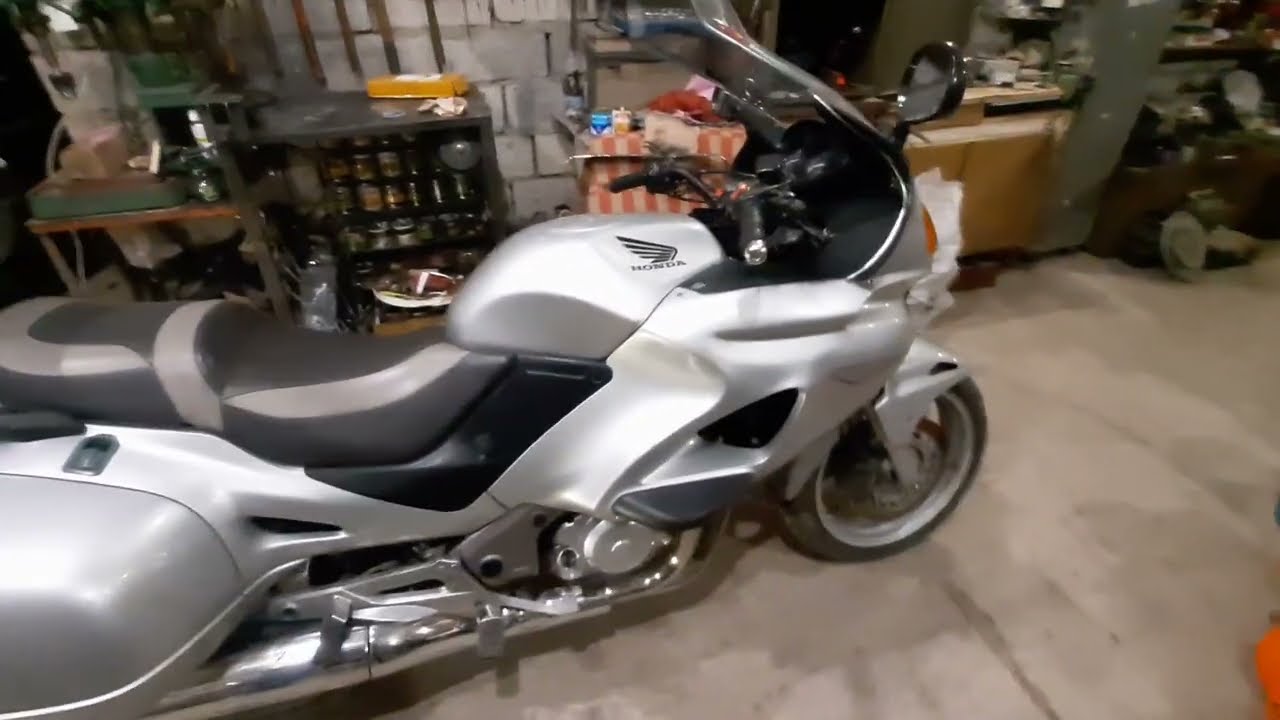 Замена тормозных колодок на Honda NT 650 Deauville