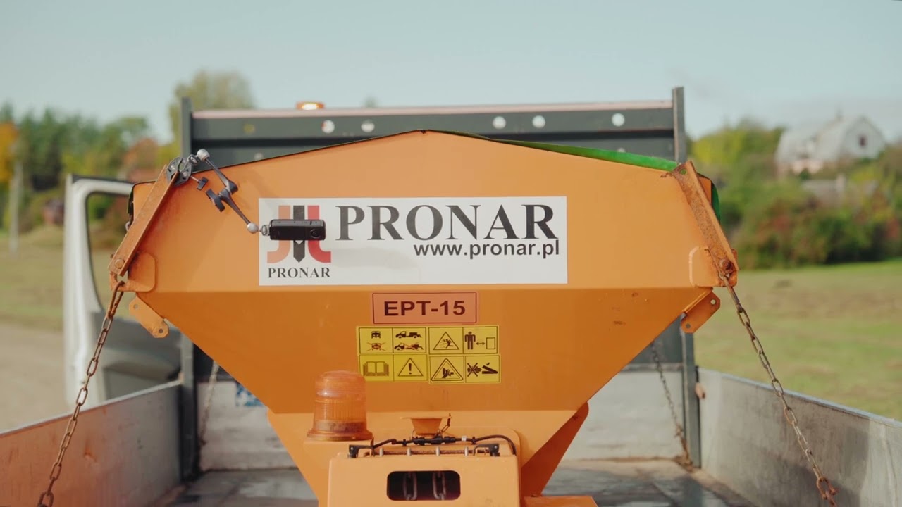 Kelių priežiūros technika veiksme: „Pronar EPT-15“ Ukmergėje