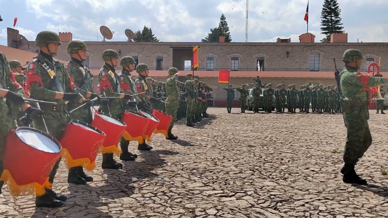 Así suena el toque de bandera interpretado por la Banda de Guerra del 12 Batallón de Infantería