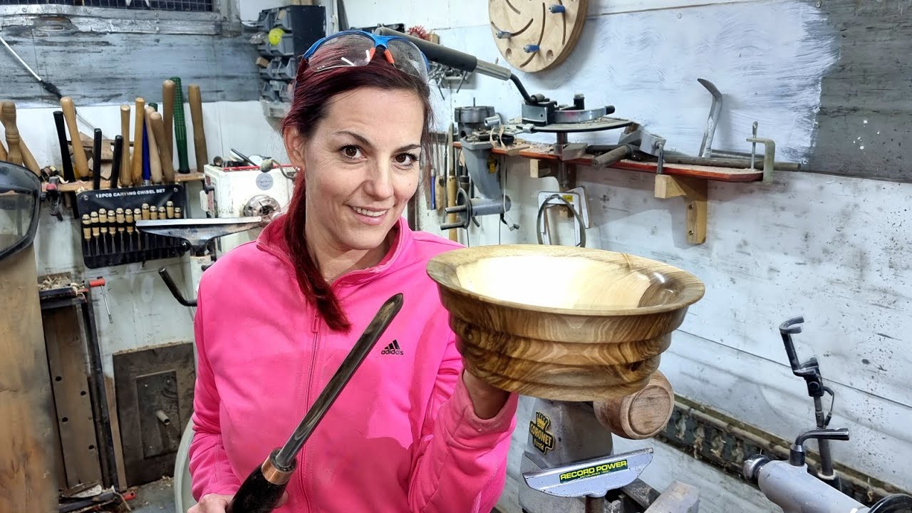 Wood turning - Modern Shape Bowl