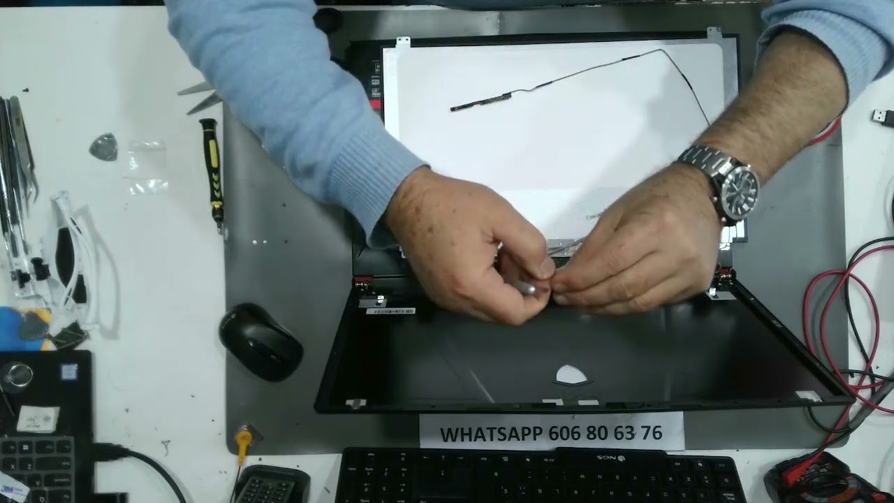 Wie behebt man den Defekt am LCD-Cover und Byzel des MSI MS17 C1? 💻🔧 Reparatur