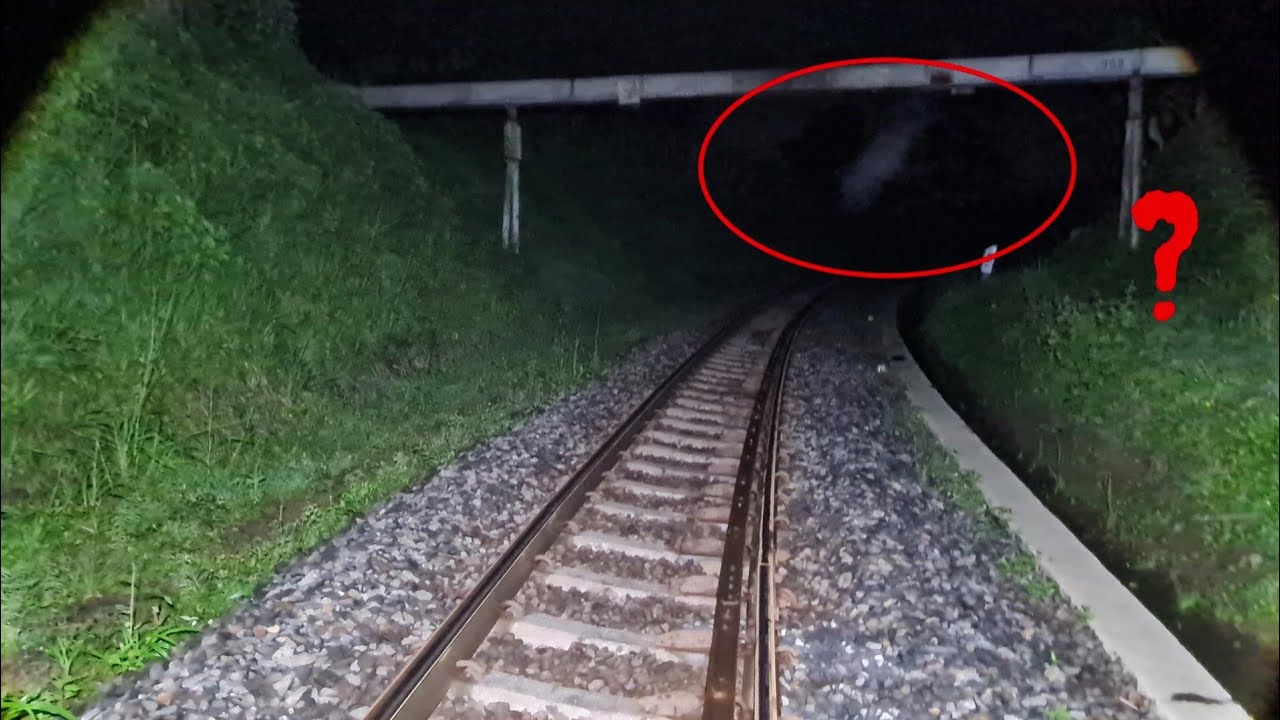 EKSPEDISI MALAM TEMPAT GEROMBOLAN MENEMBAKI DAN MEMBANTAI PENUMPANG KERETA API !