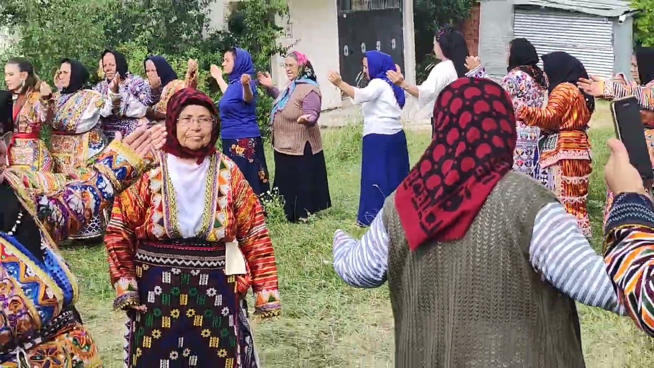 düğünde akraba semahı    9.   temmuz 2023