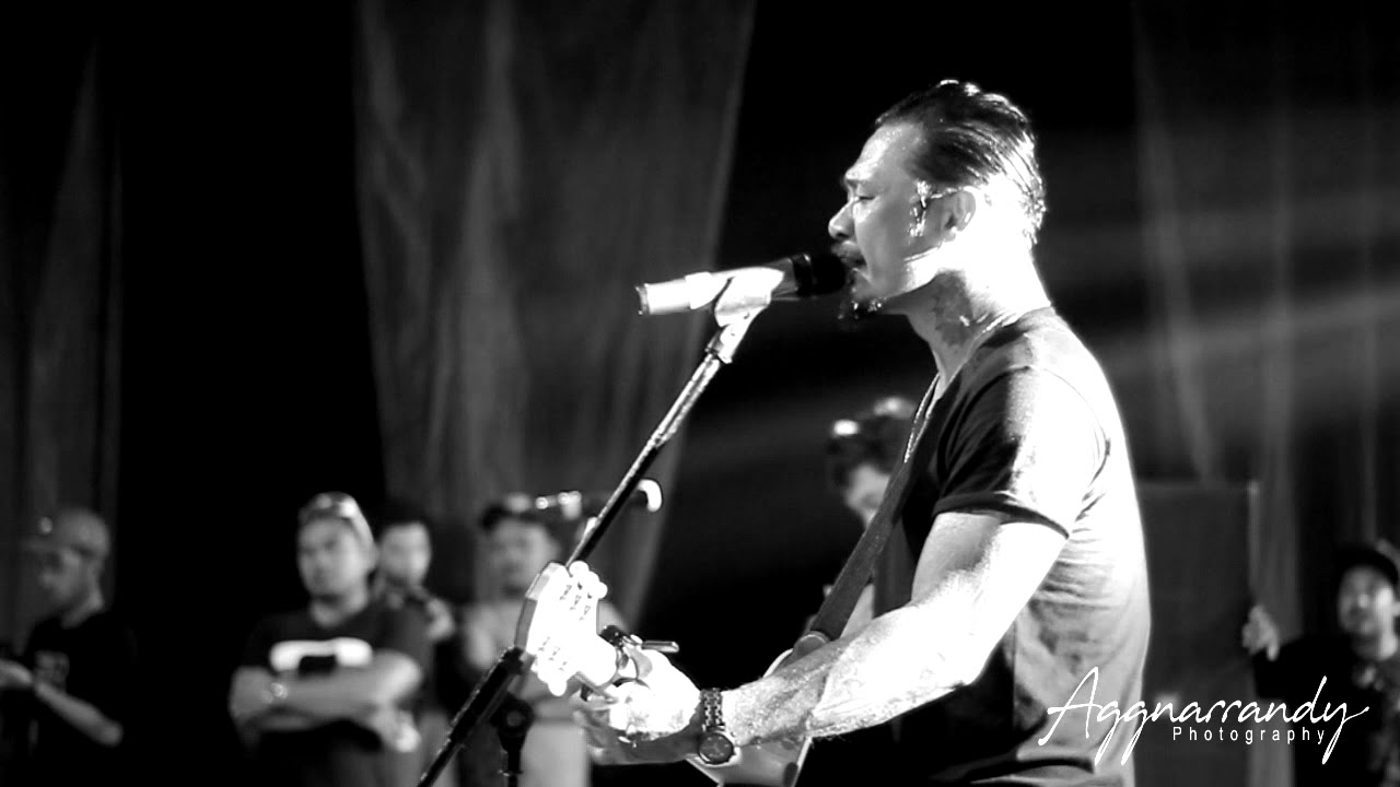 JRX  - KUAT KITA BERSINAR (LIVE STADION  JAJAG BANYUWANGI)