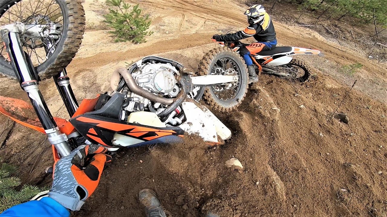 Diabolini 250, KTM i Honda na żwirowni. Enduro maj&oacute;wka.