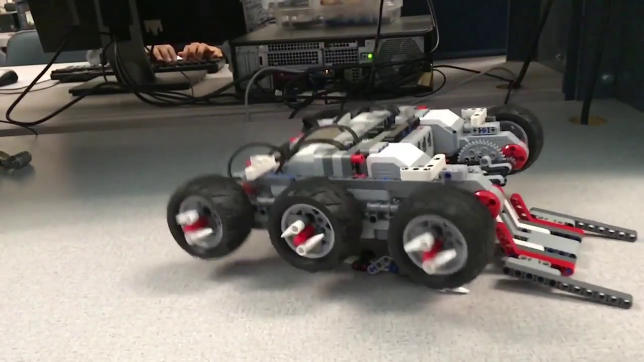 Lego Combat Robot Sewer Snake Style Self Righting Test (+ Slow Mo)