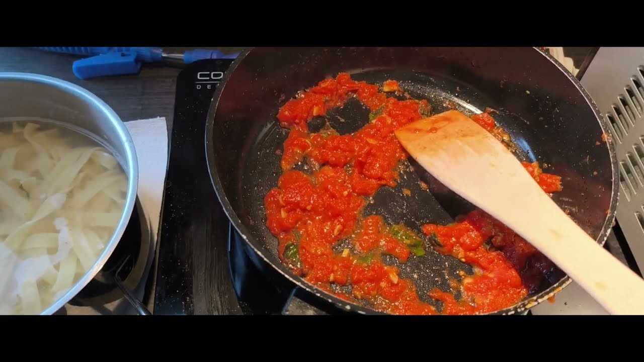 Spaghetti oder Tagliatelle Pomodoro – einfache Zubereitung im Van | One Pot Cooking & Camperküche