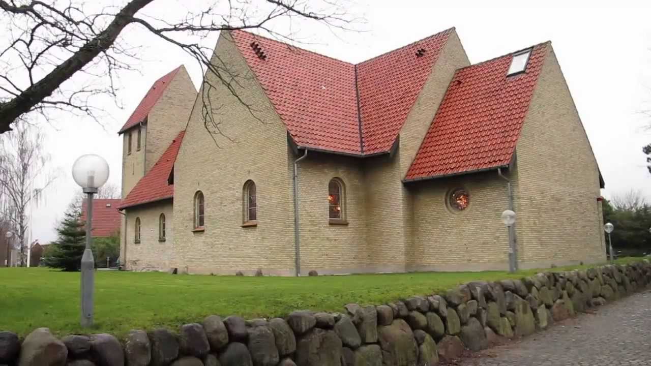Virum kirke ringer til gudstjeneste