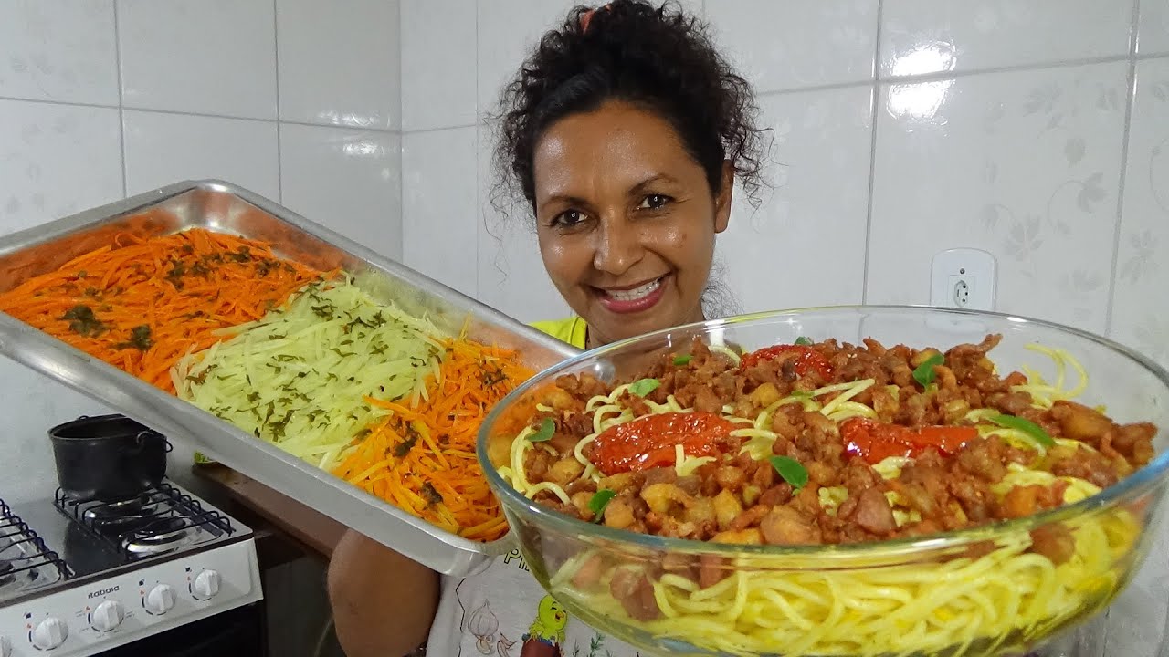 TORRESMINHO DE FRANGO COM MACARRÃO E LEGUMES NO FORNO