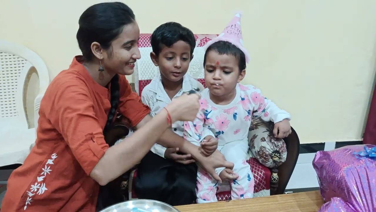 Chaavi ko birthday gifts Mila