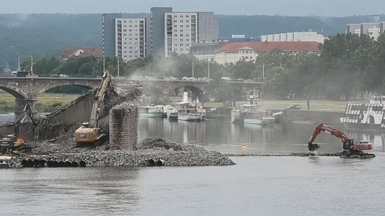 Update Aktuell! Aufräumen & bald darf die Elbe wieder frei fließen! Carolabrücke Dresden 18.7.25