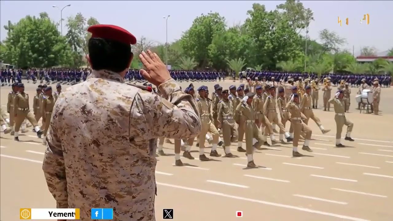 وزير الدفاع يطلع على سير العملية التعليمية بكلية الطيران والدفاع الجوي بمأرب