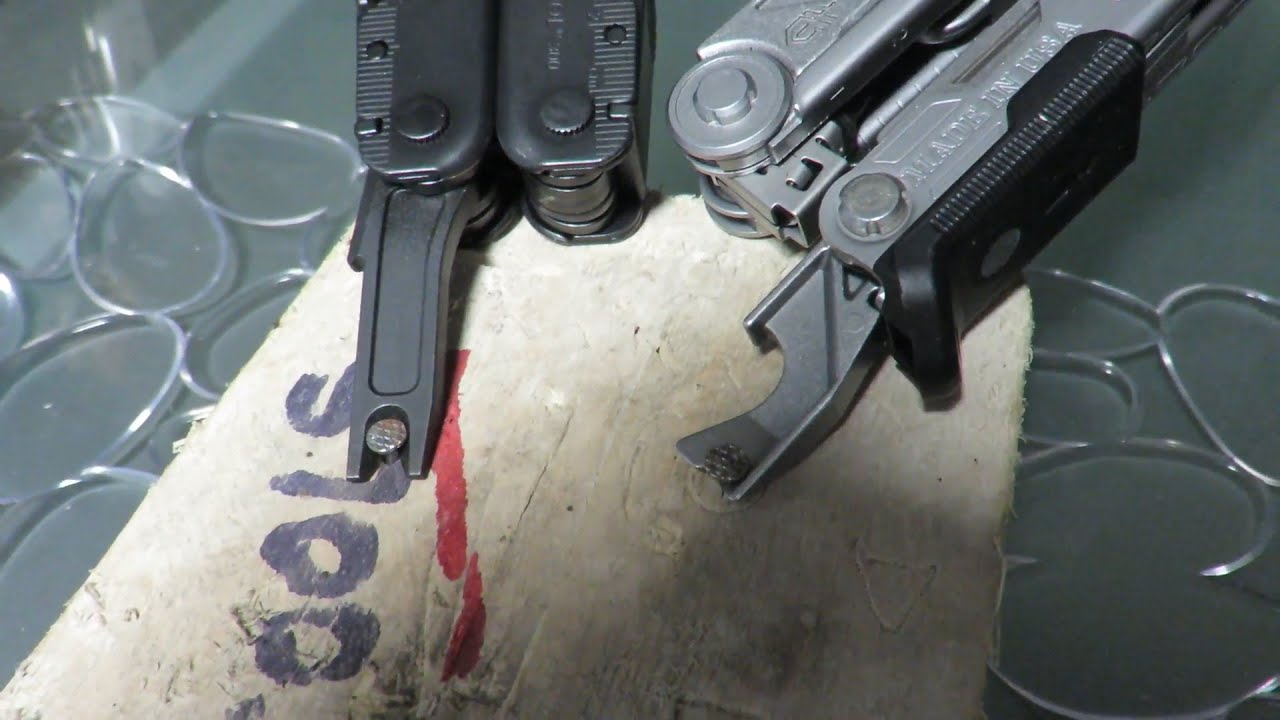 LEATHERMAN vs GERBER : Nail Puller Battle (CENTER-DRIVE PLUS vs SUPER TOOL 300 M)