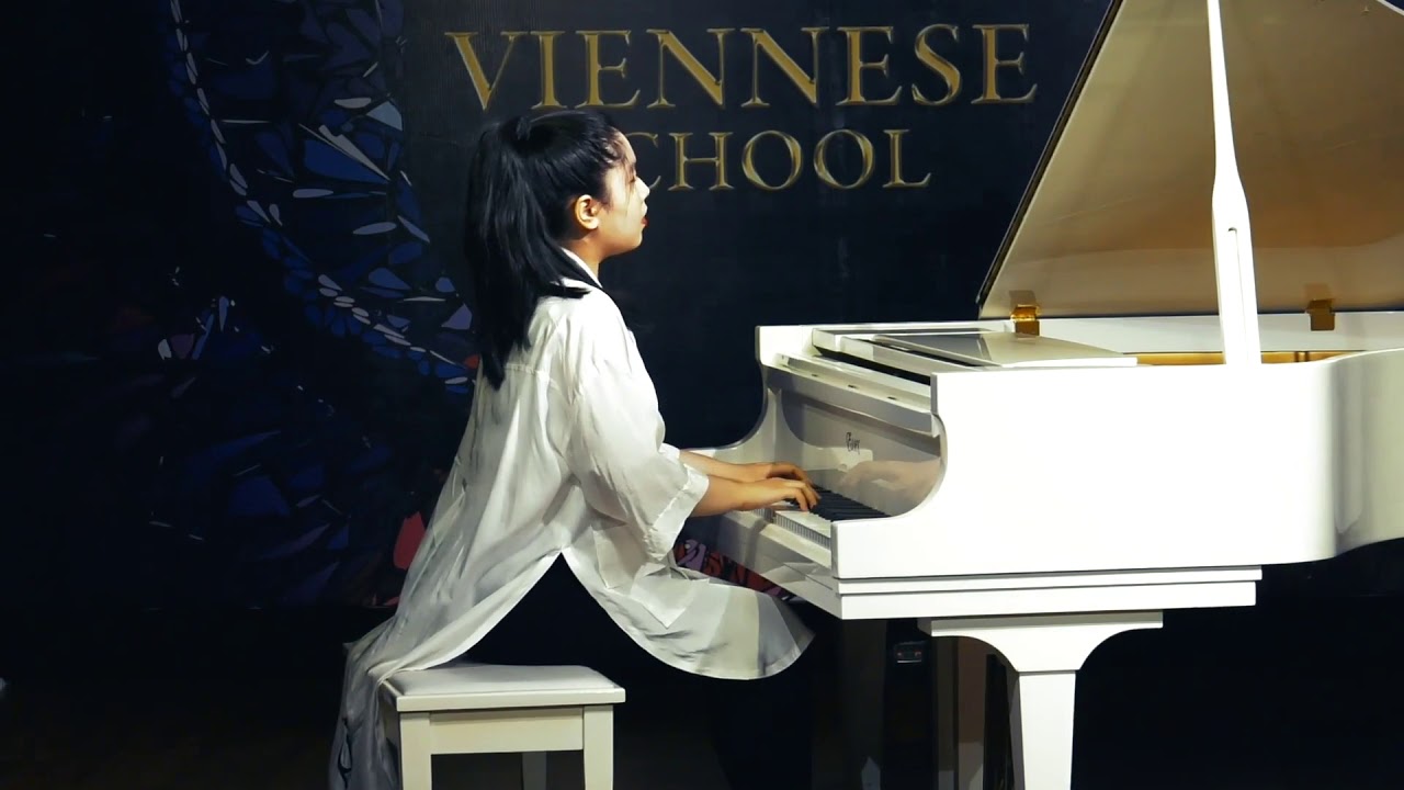 Bùi Vũ Nguyệt Minh trình diễn piano tại Saigon Classical 2019