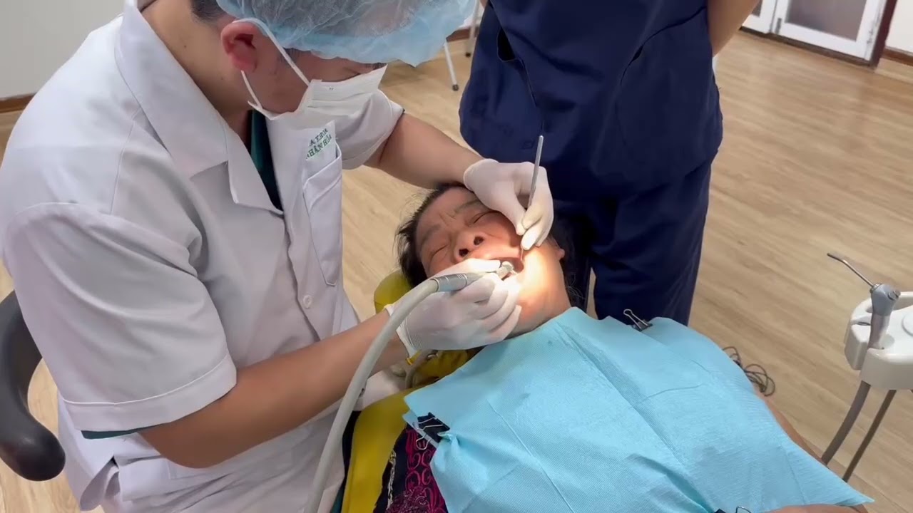 Không khí làm việc cuối tuần tại phòng khám nha khoa Nhân Hòa