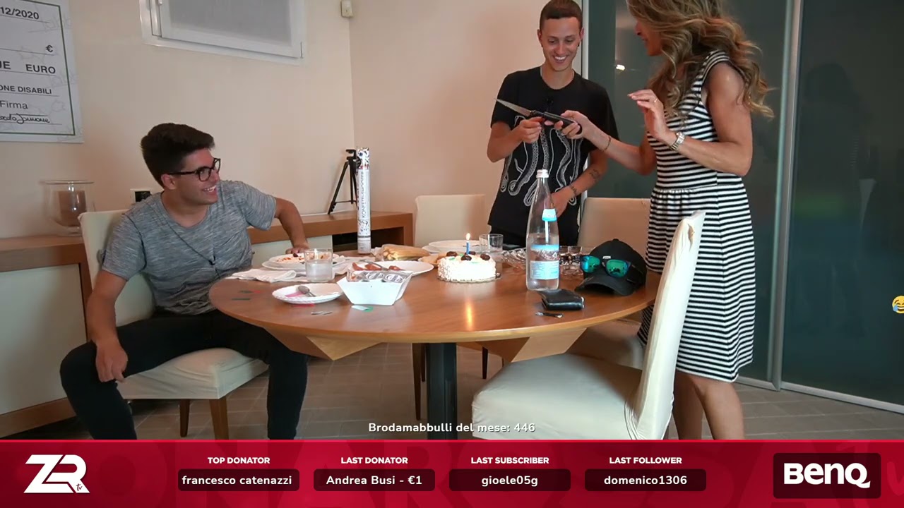 EDOARDO JANNONE FESTEGGIA IL COMPLEANNO IN DIRETTA!!