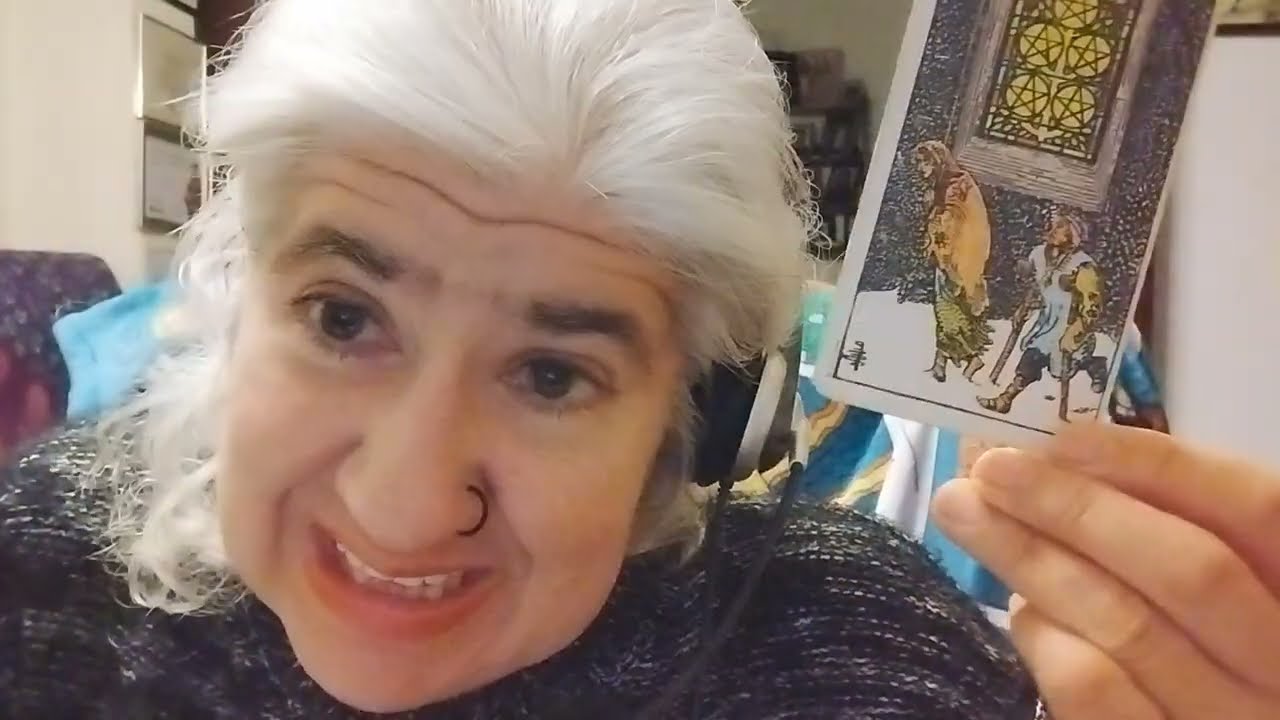 Un pequeño detalle del cinco de oros (y dos avisos)