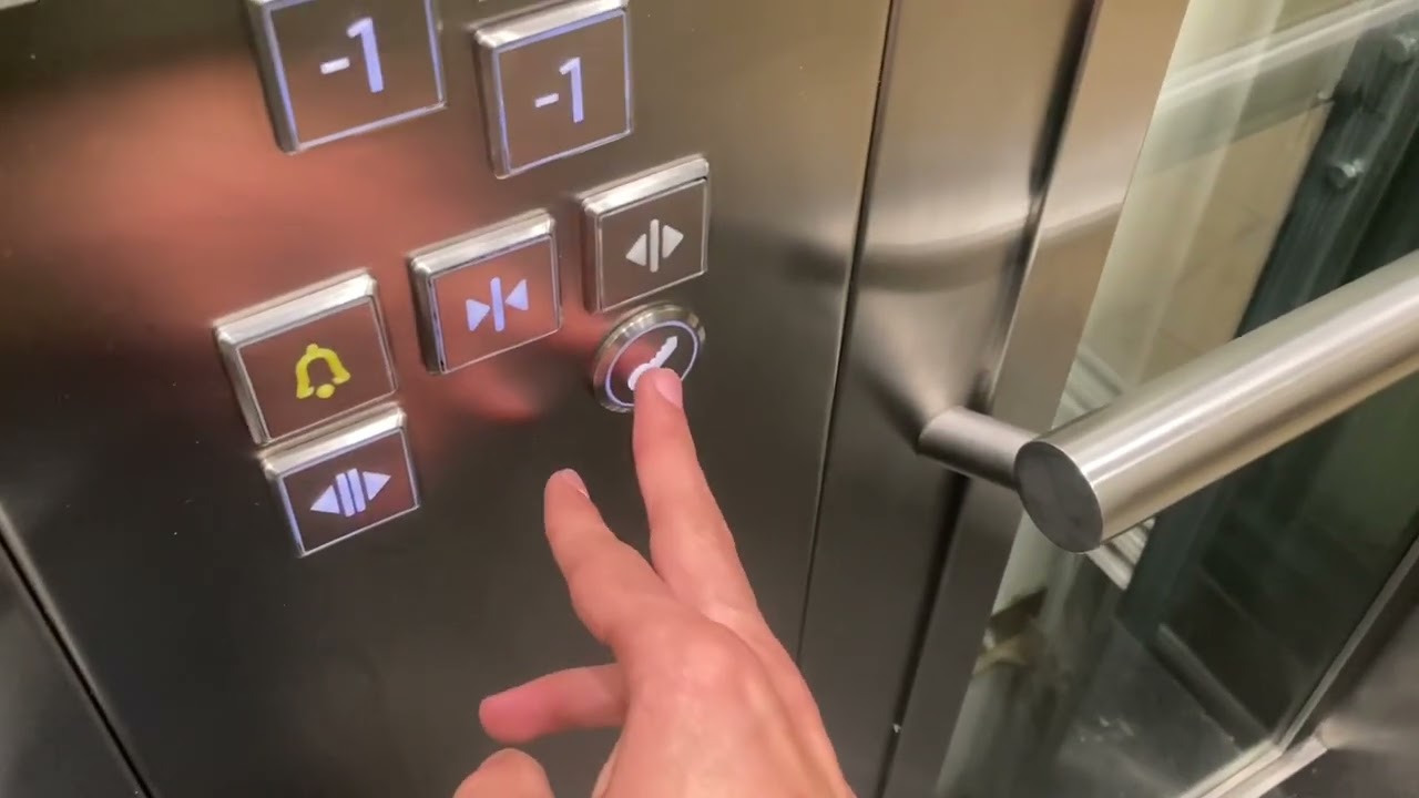 2012 KONE Aufzug in Star Inn Hotel in Salzburg Richard-Mayr-Gasse 2